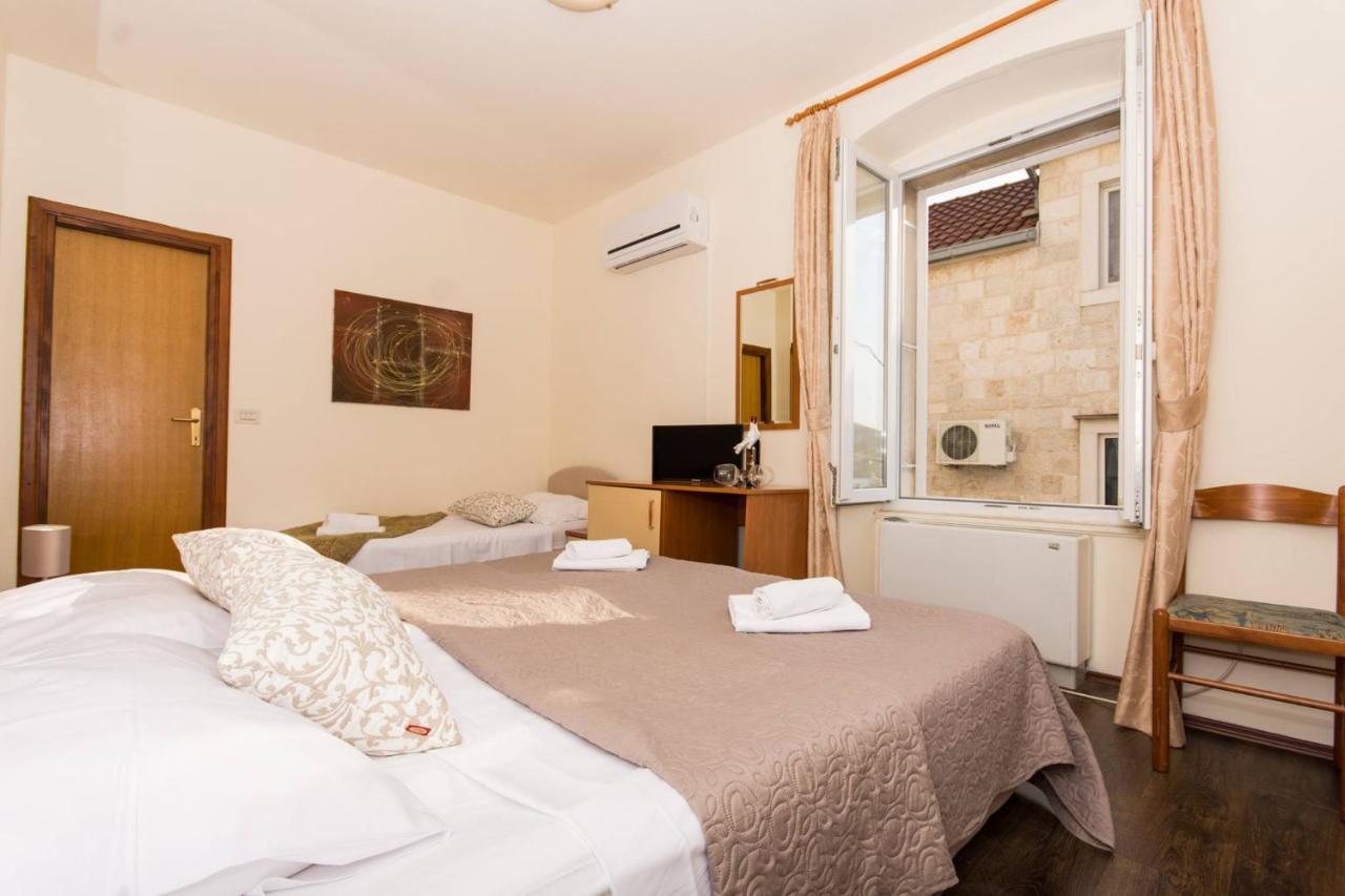 Vila Liza Acomodação com café da manhã Trogir Exterior foto